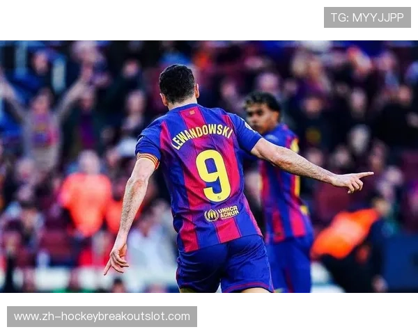 马克·贝尔纳尔成为巴萨幸福象征,诺坎普球场见证青训新星崛起