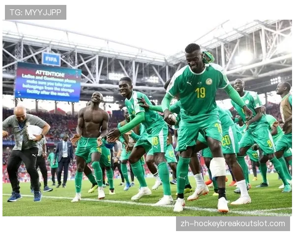 非洲冠军塞内加尔热身赛0-0战平日本，双方门将屡献神扑